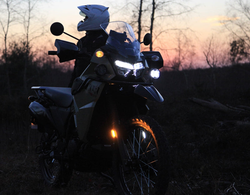 Kit indicatori di direzione T3 plug-and-play con montaggio sulla forcella per Kawasaki KLR650